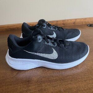 Nike Flex Experience Run Sneakers Black & White Women's size 7.5 Wide DH8254-001